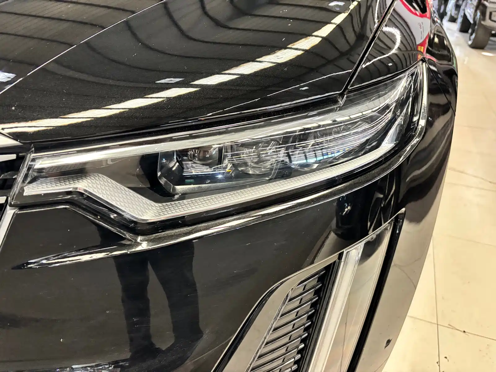 Photo 3 - Cadillac XT6