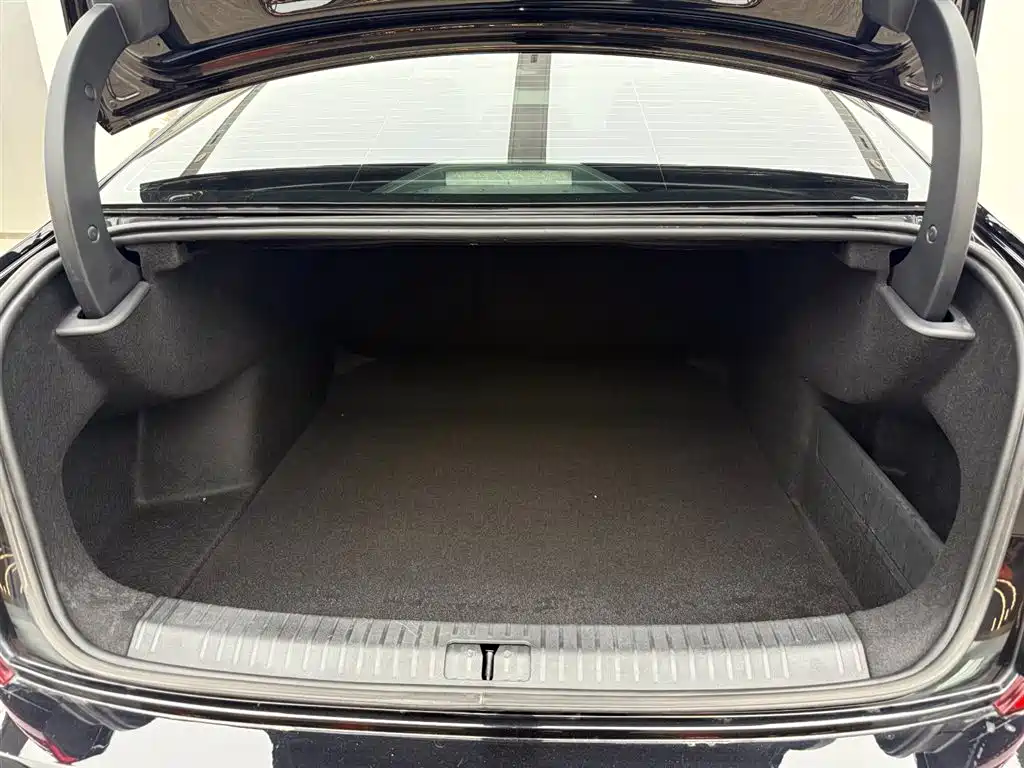 Volkswagen Passat 2022 330TSI Starlight Elite Edition фото 6
