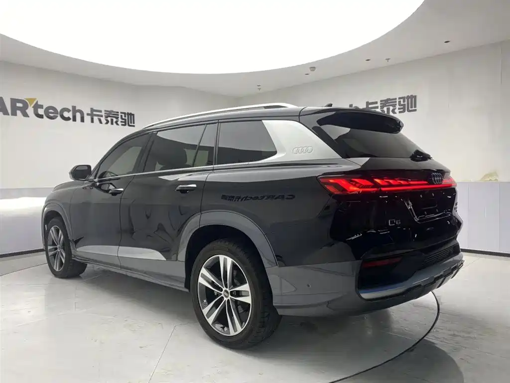 AUDI Q6