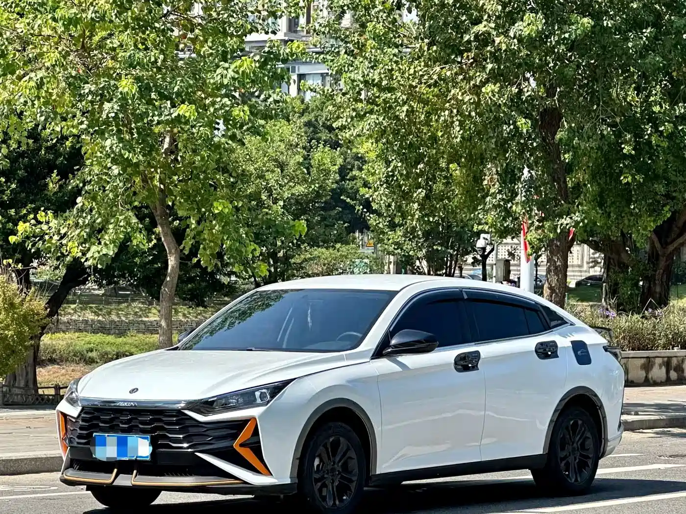 Dongfeng Aeolus Yixuan 2024 — пригон из Китая