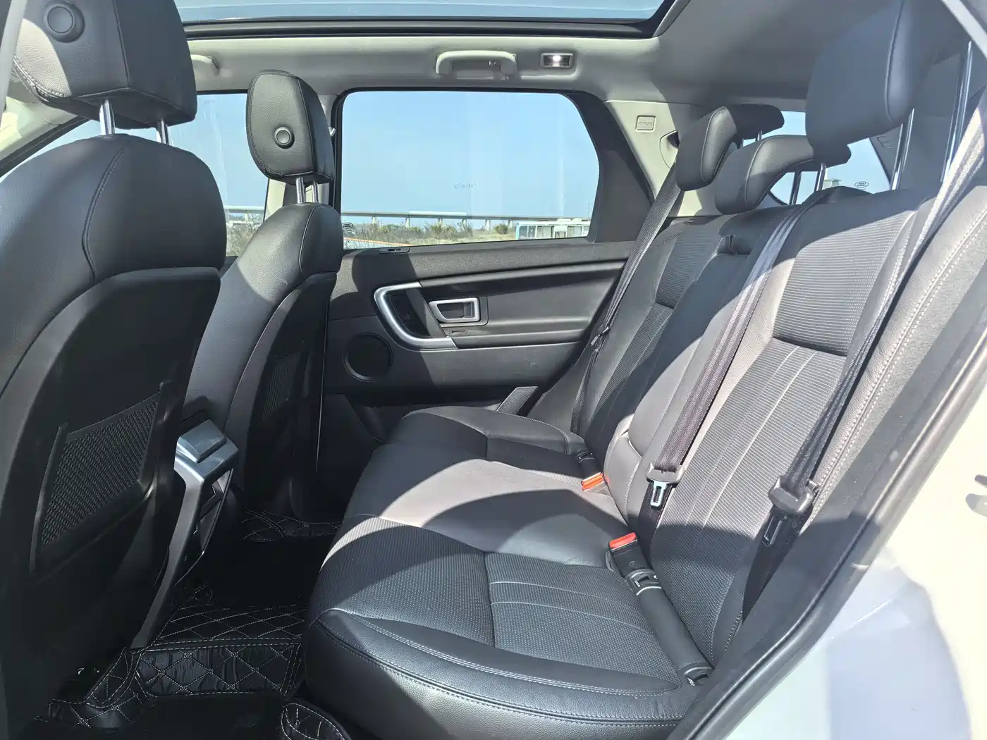 Land Rover Discovery Sport 2018 240PS SE Edition фото 6