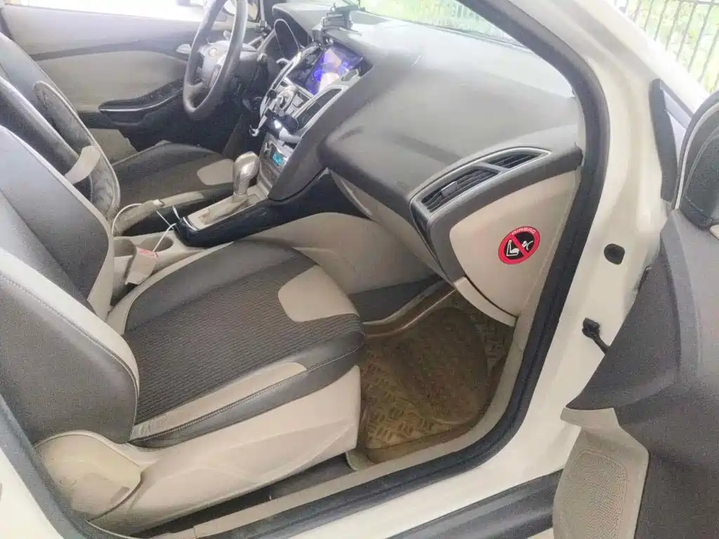 صورة 12 - Ford Focus