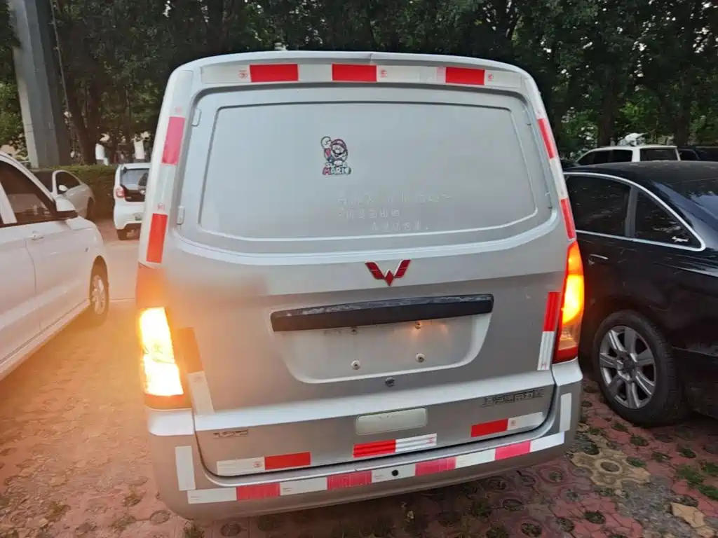 Wuling Motors Wuling Rongguang S 2023 2021 Model 1.2L Basic Enclosed Van 2-Seater LSI