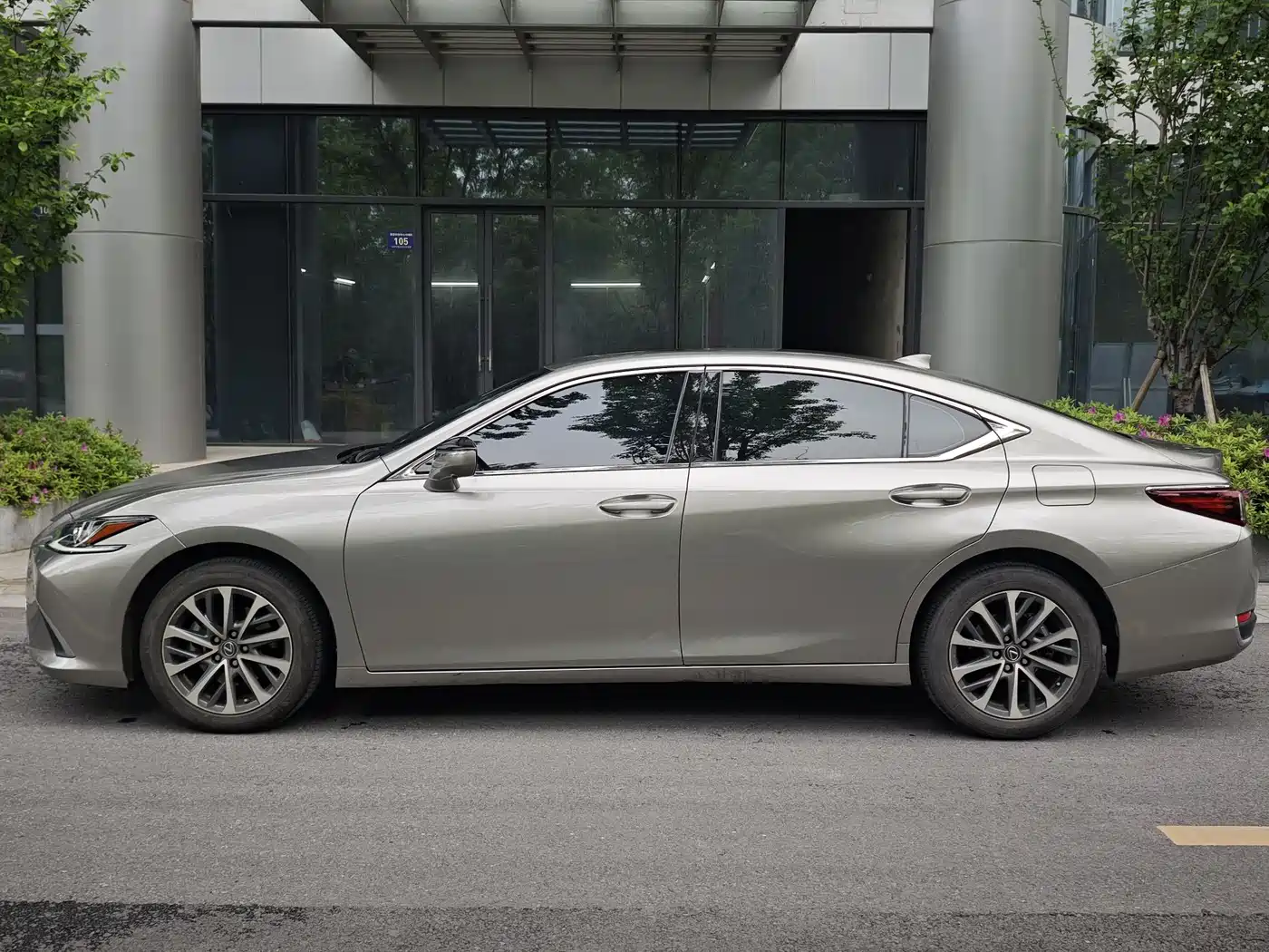 Lexus ES 2024 200 Premium Edition фото 4