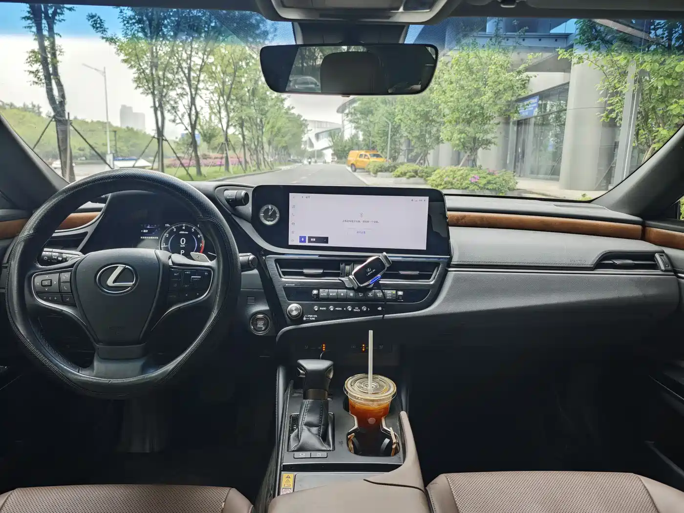 Lexus ES 2024 200 Premium Edition фото 12