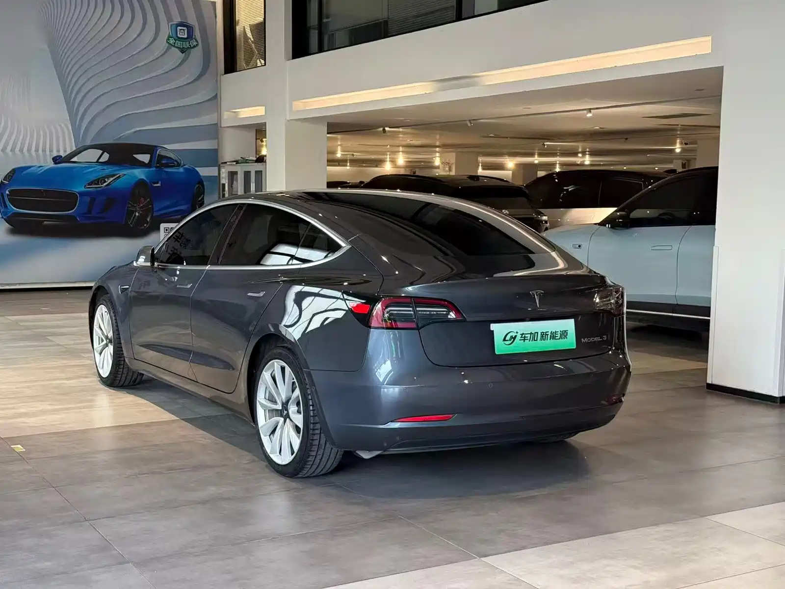 Фото 6 - Tesla Model 3