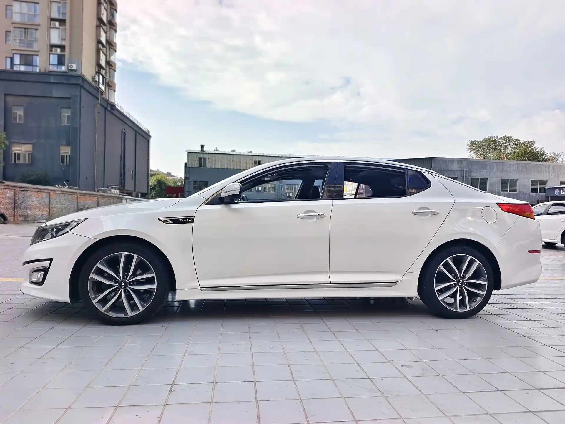 صورة 4 - Kia K5