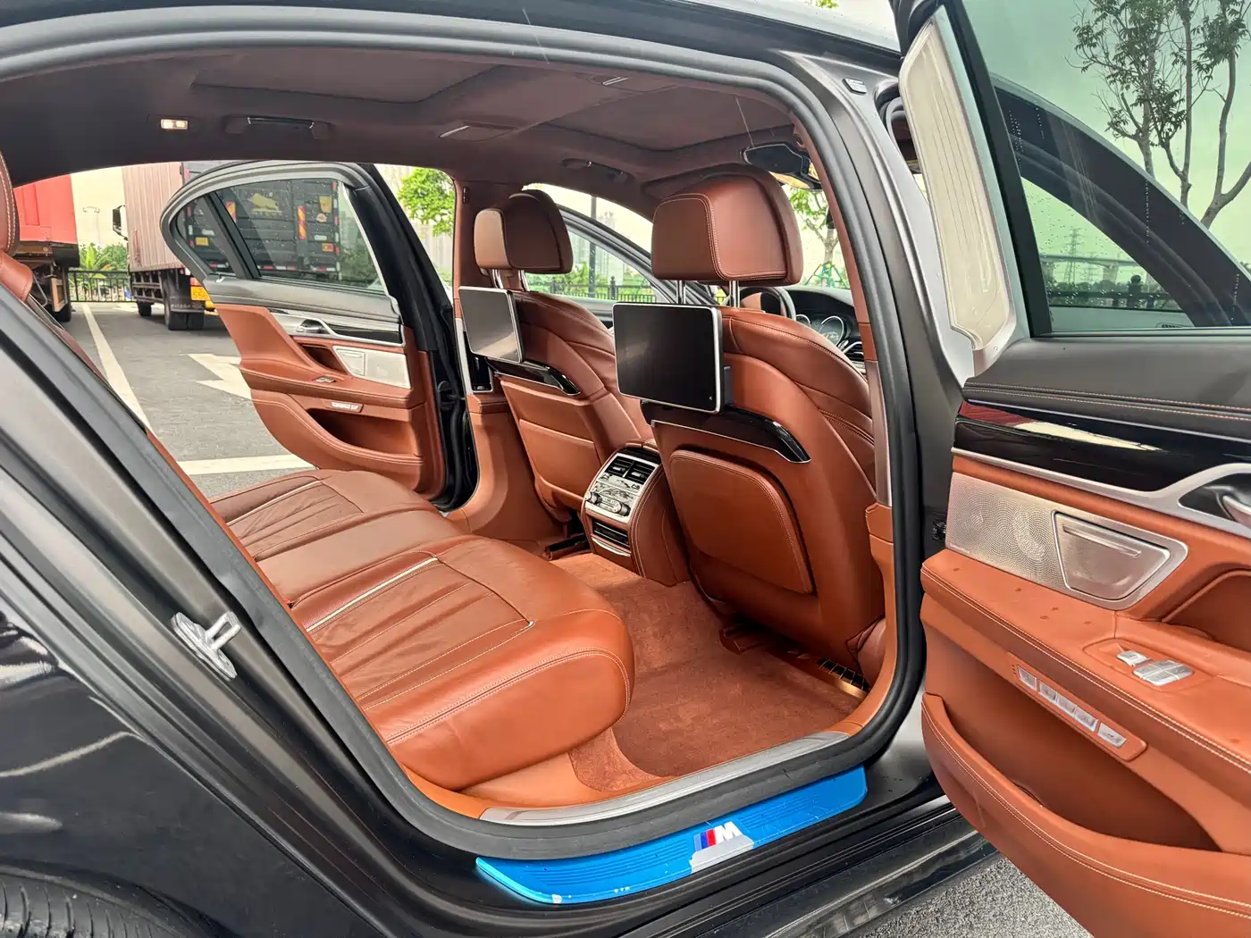 BMW 7 Series 2018 740Li xDrive Premium Type M Sport Package фото 8
