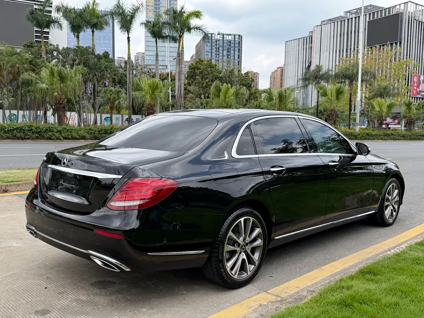 Mercedes-Benz E-Class 2017 E 300 L Luxury фото 4