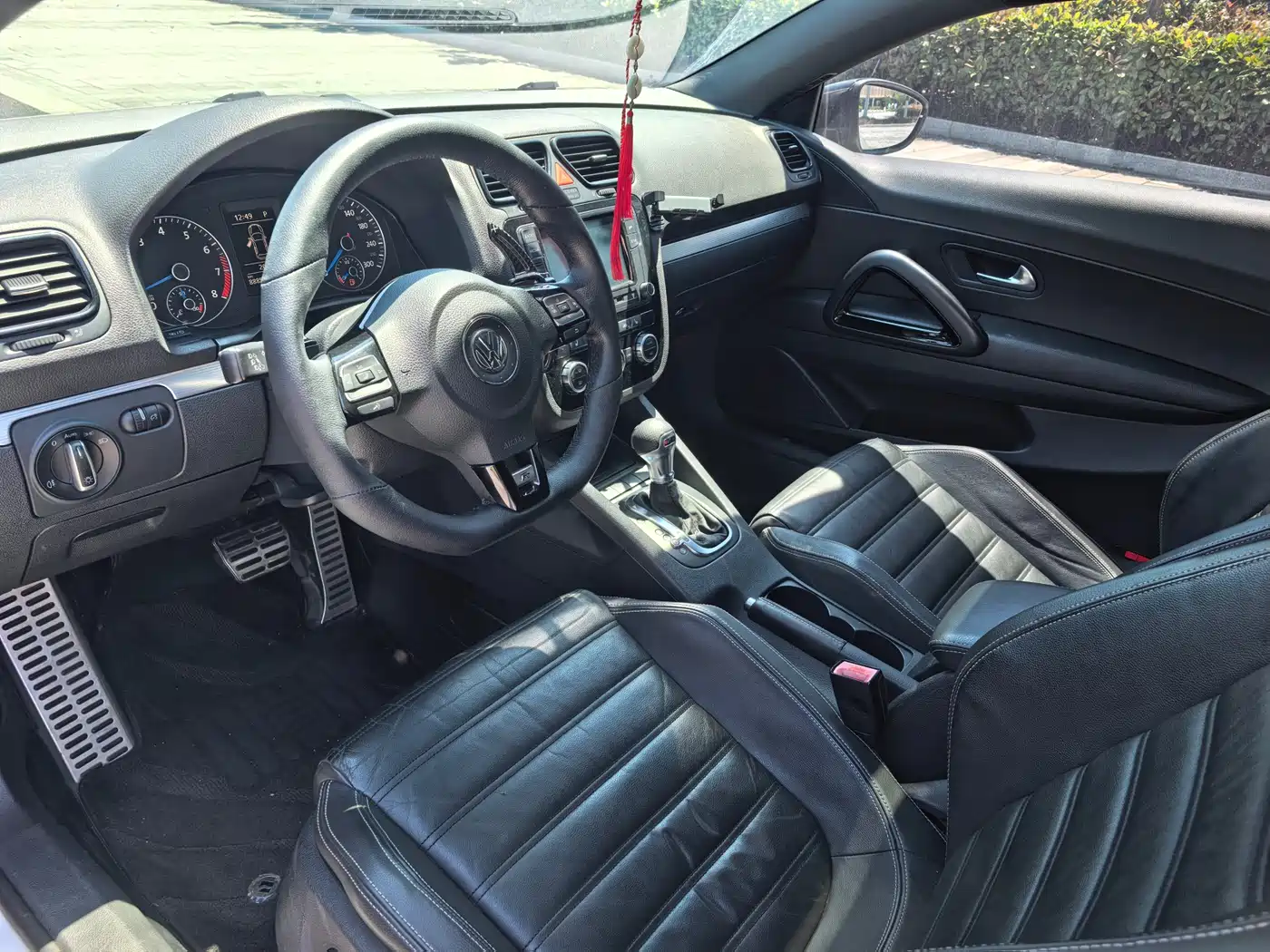 Volkswagen Scirocco 2011 Model R 2.0TSI фото 8