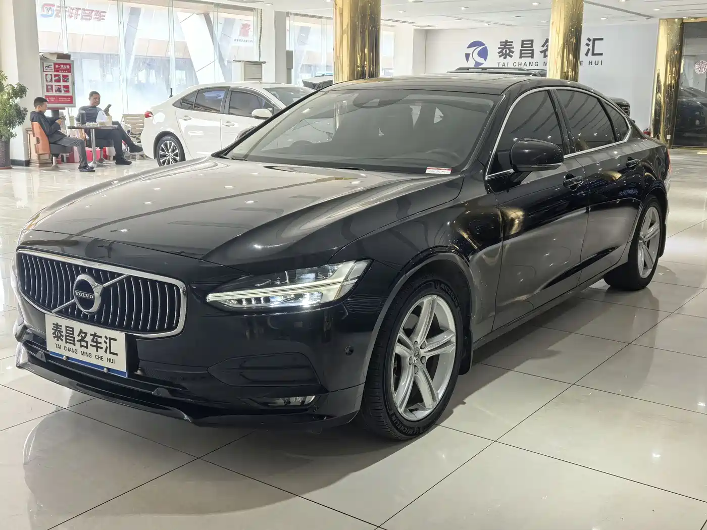 VOLVO S90