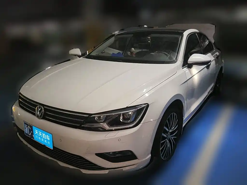 صورة 1 - Volkswagen Lamando