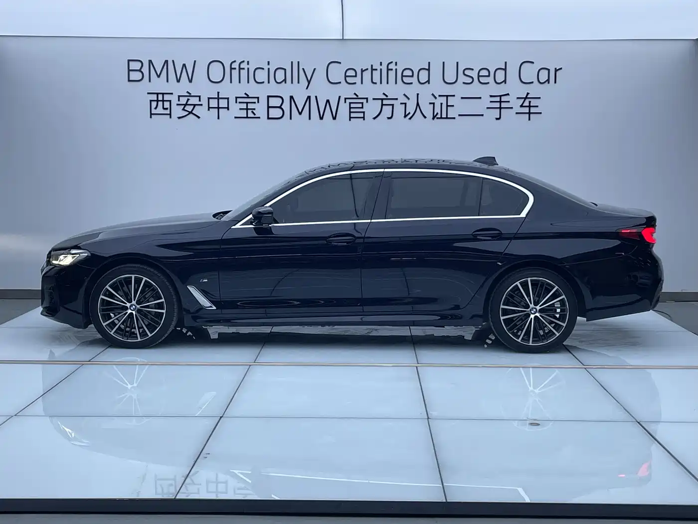 BMW 5 Series 2022 530Li Leading M Sport Package фото 3