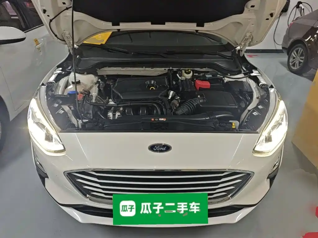 Фото 20 - Ford Focus