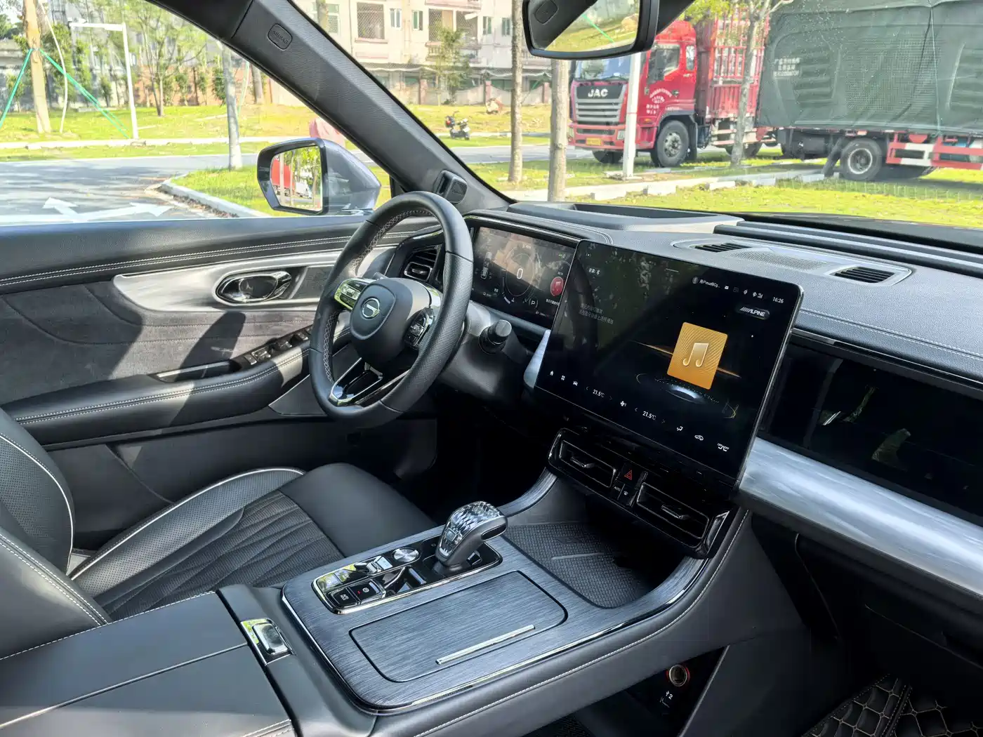GAC Trumpchi Trumpchi GS8 2022 Hybrid Series 2.0TM 4WD Premium Edition (7-Seater) фото 11
