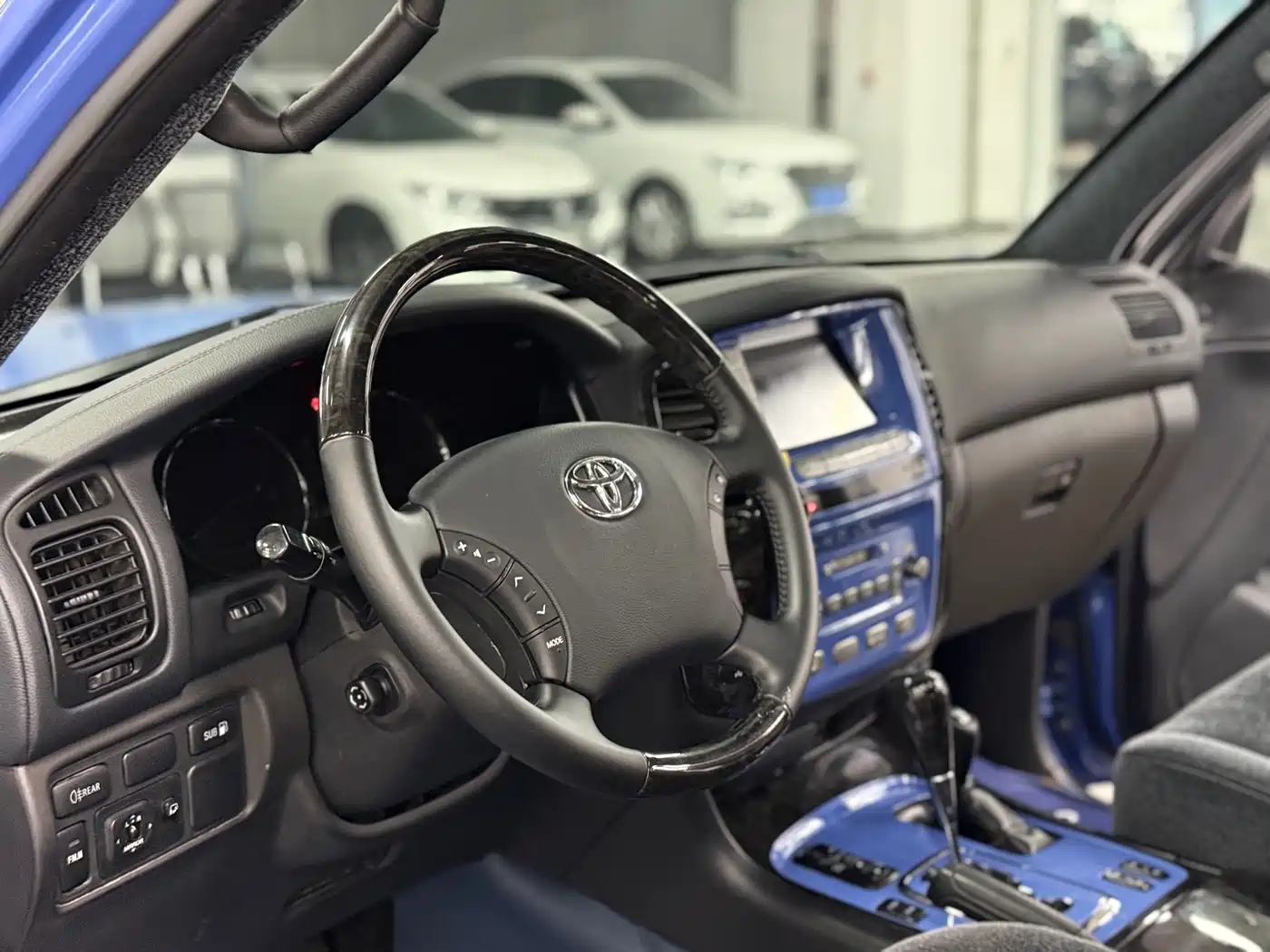 Toyota Land Cruiser (Import) 2007 Model 4.7L VX-R фото 12
