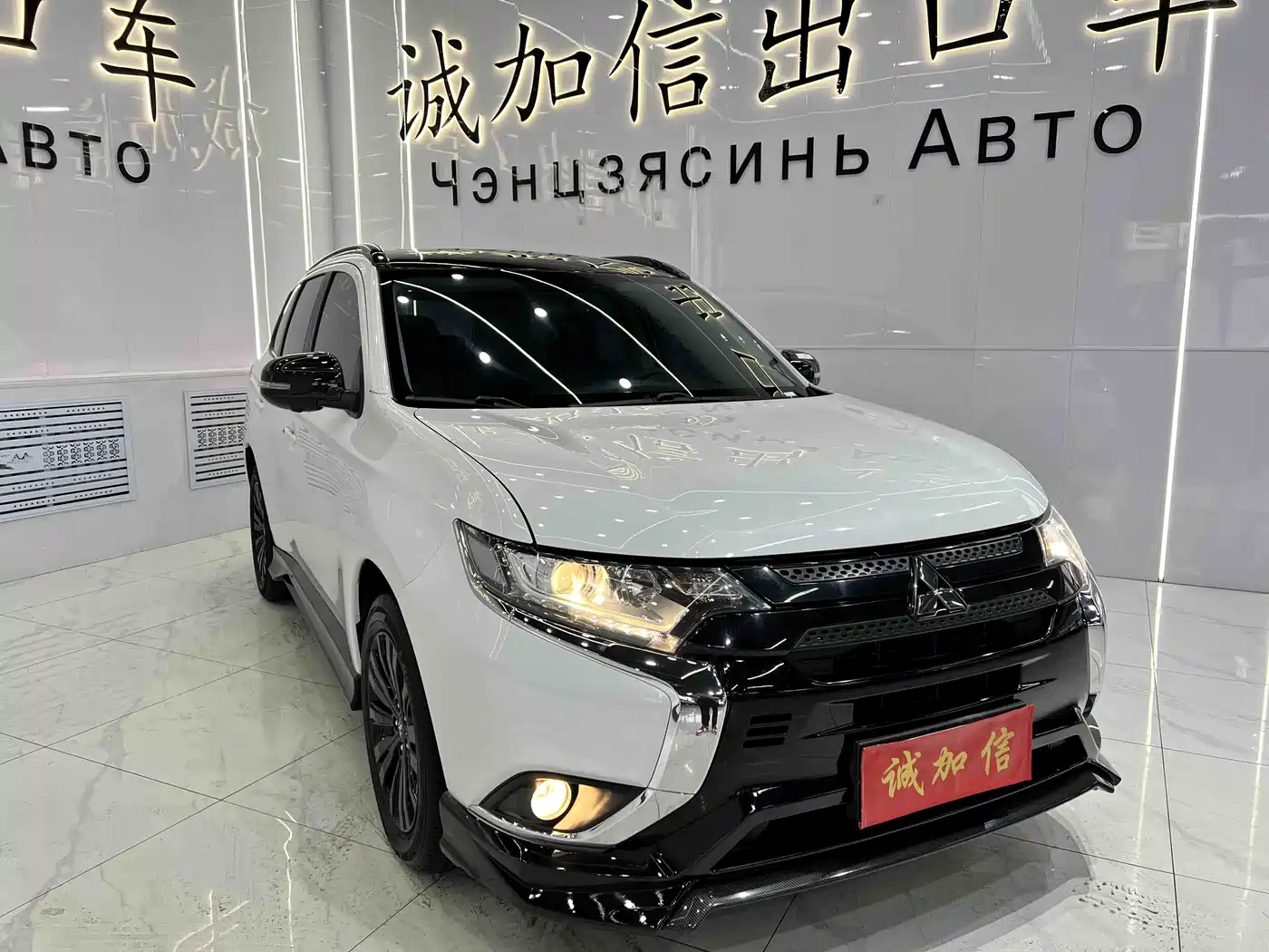MITSUBISHI OUTLANDER