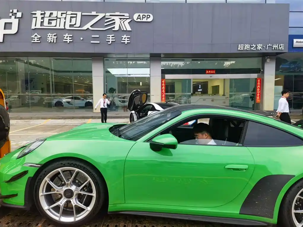 PORSCHE 911