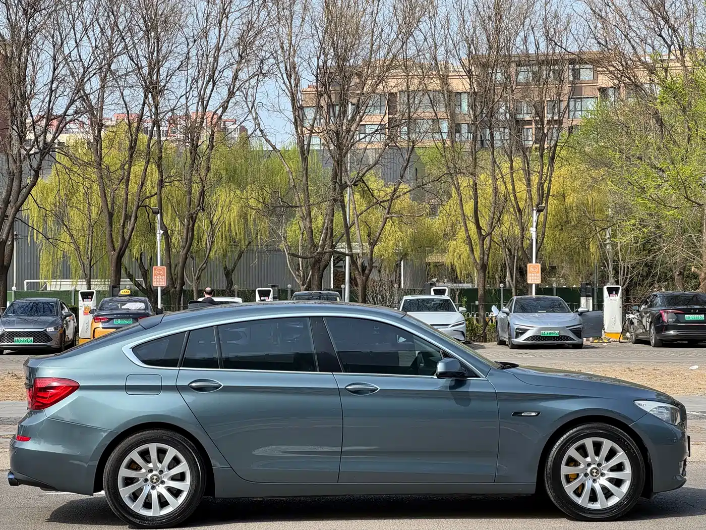 BMW 5 Series GT 2011 535i xDrive Luxury Model фото 4