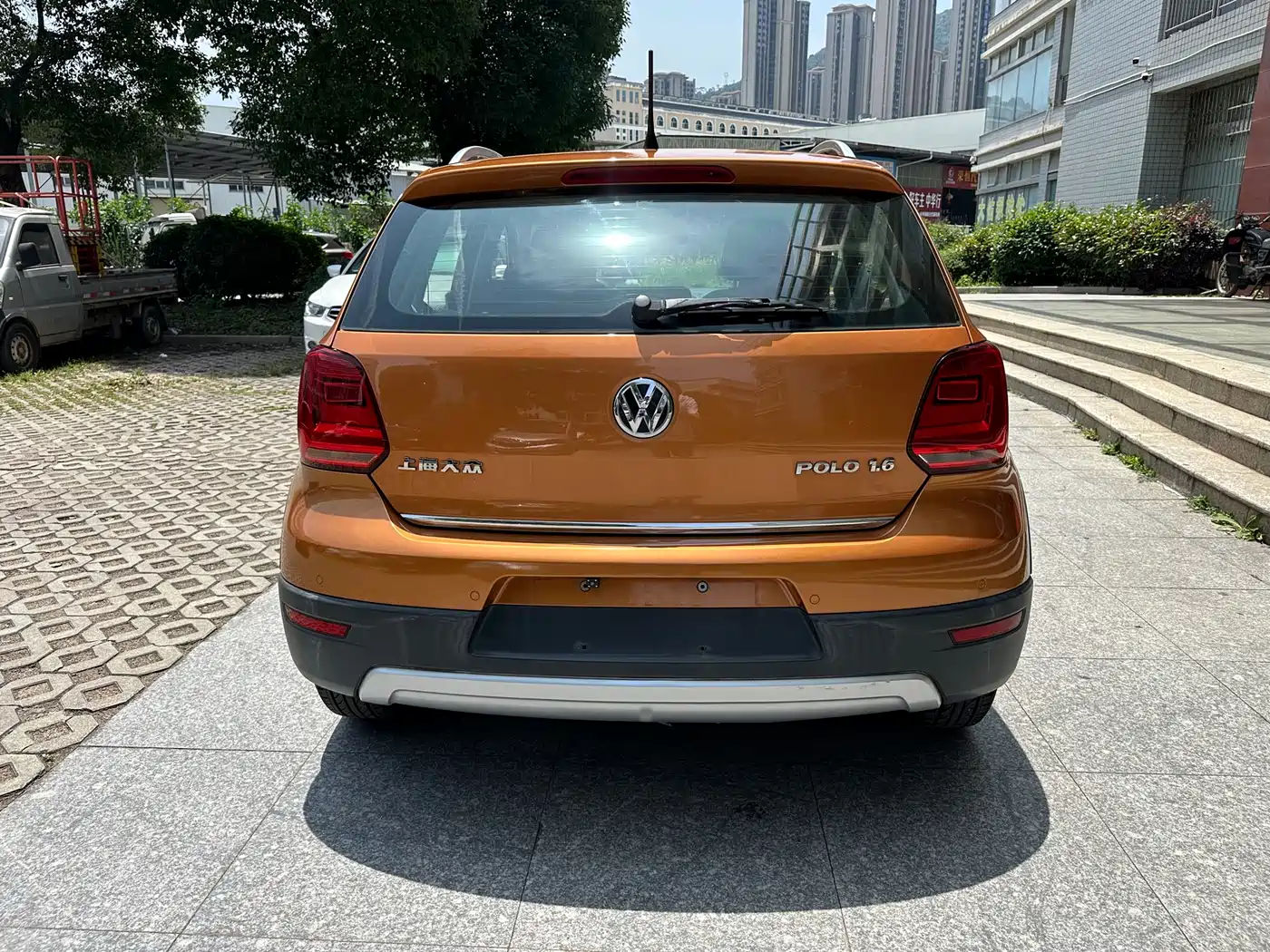 Volkswagen Polo 2014 1.6L Cross Polo Automatic фото 8