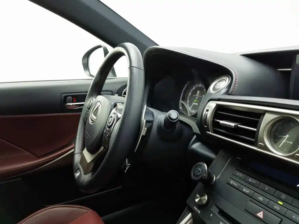 Фото 22 - Lexus IS