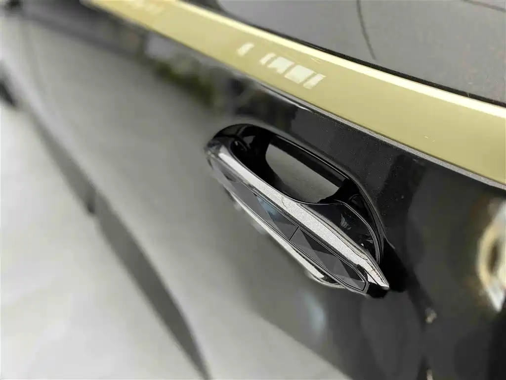BMW XM 2023 Model Base фото 37