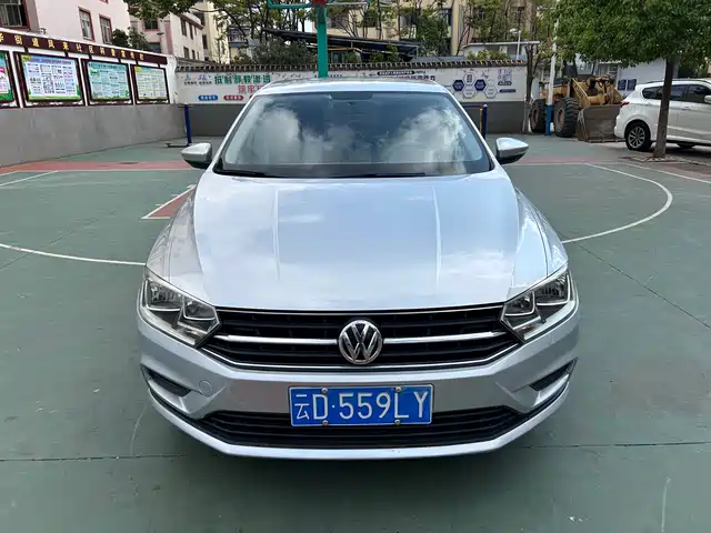 VOLKSWAGEN BORA