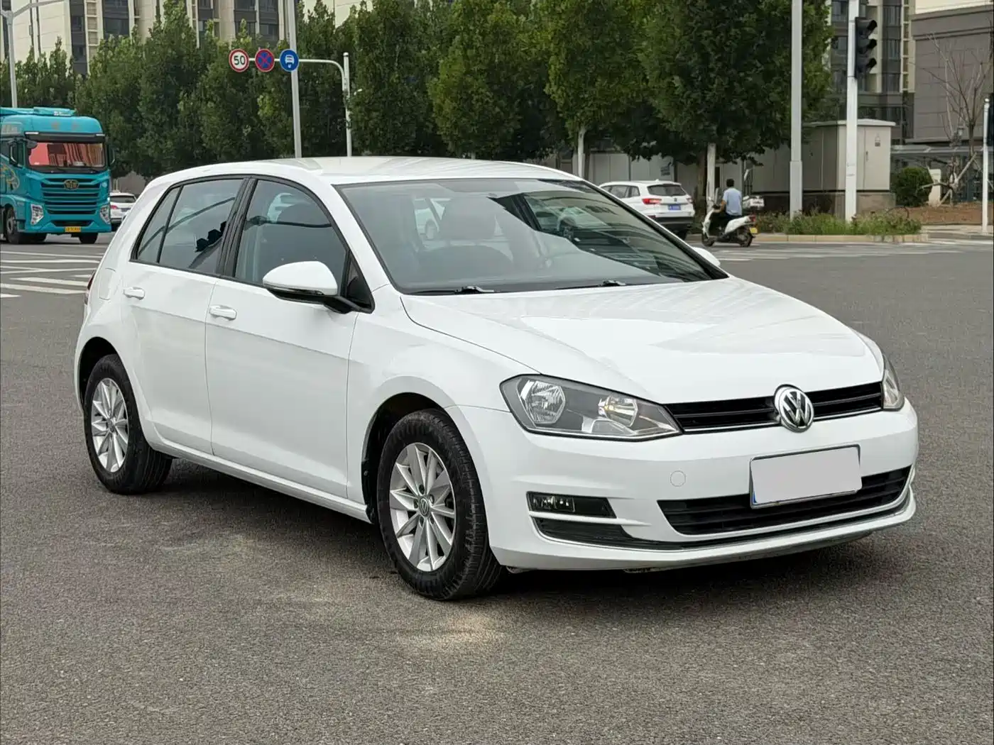 Фото 1 - Volkswagen Golf