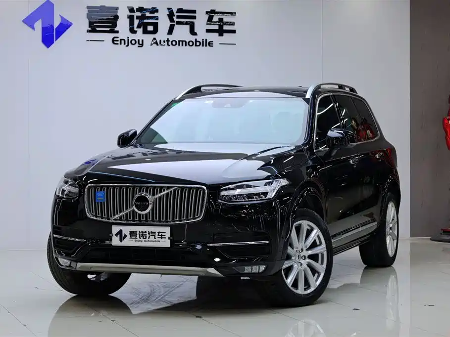 Фото 9 - Volvo XC90