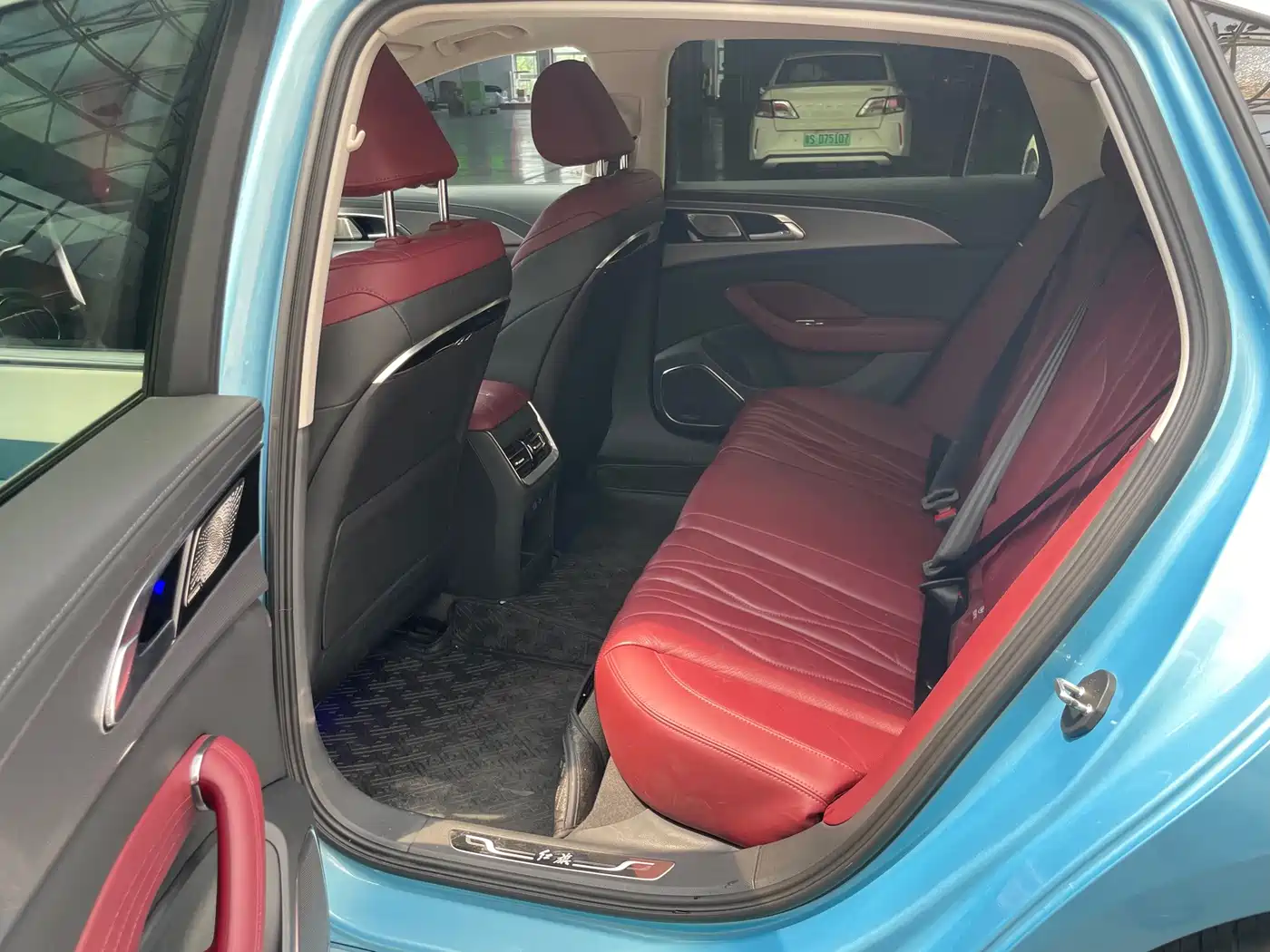Фото 7 - Hongqi H5