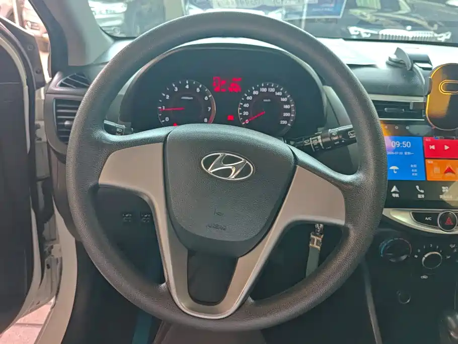 Hyundai Reina 2017 2016 1.4L Automatic GLX Leading