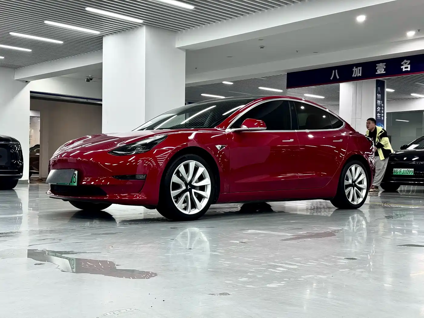 TESLA MODEL 3
