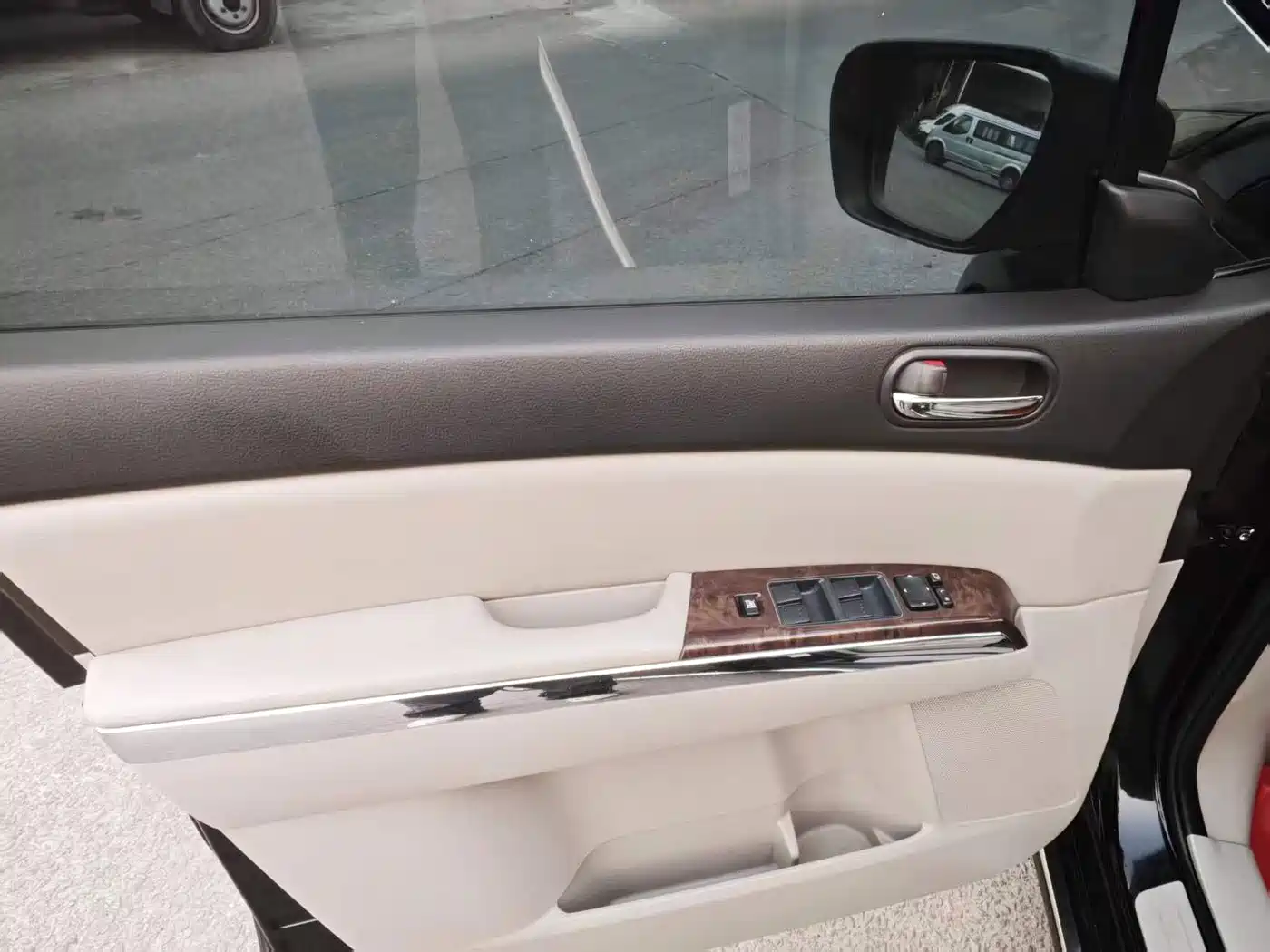 Mazda 8 2011 2011 Model 2.3L Premium Edition