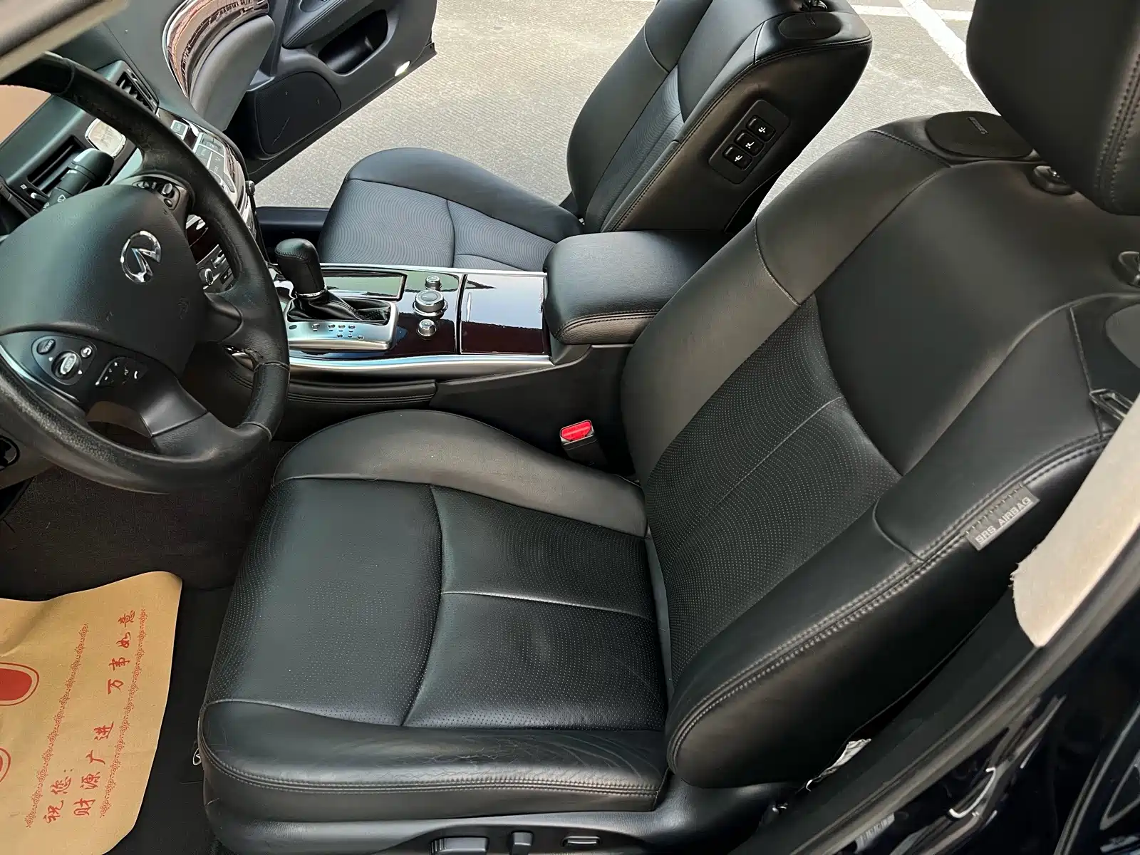 Photo 20 - Infiniti Q70