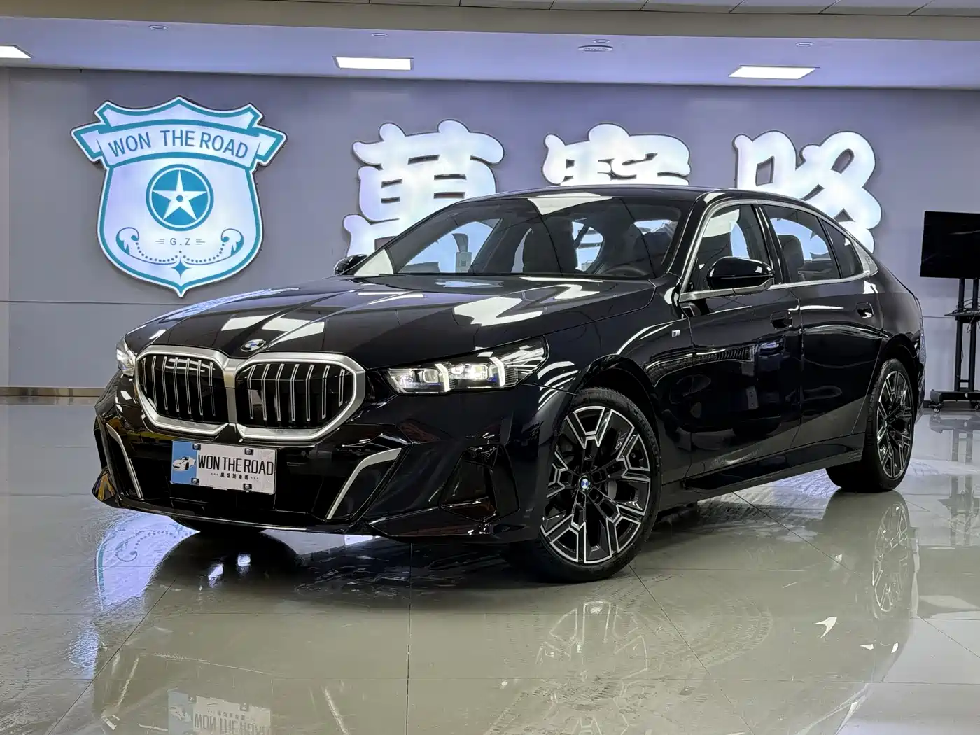 BMW 5 Series 2025 530Li Premium M Sport Package фото 5