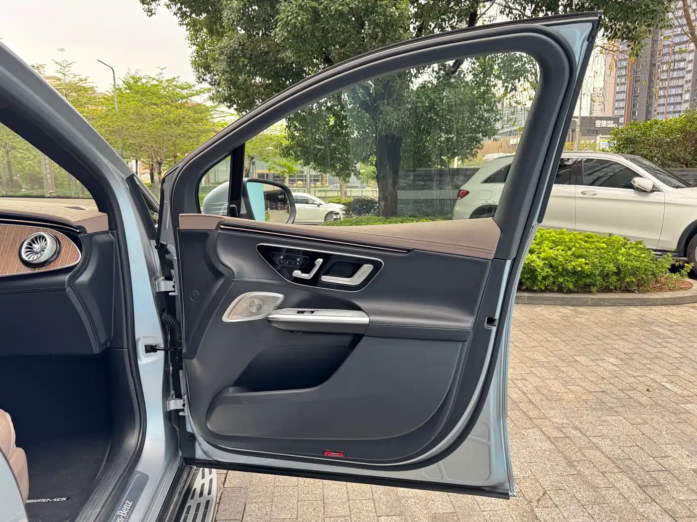 MERCEDES-BENZ EQE SUV