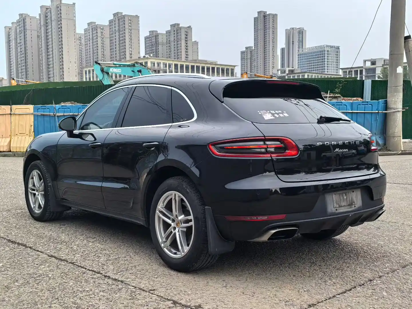 Photo 7 - Porsche Macan