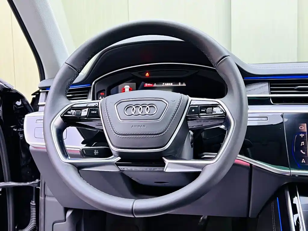 Фото 10 - Audi A8