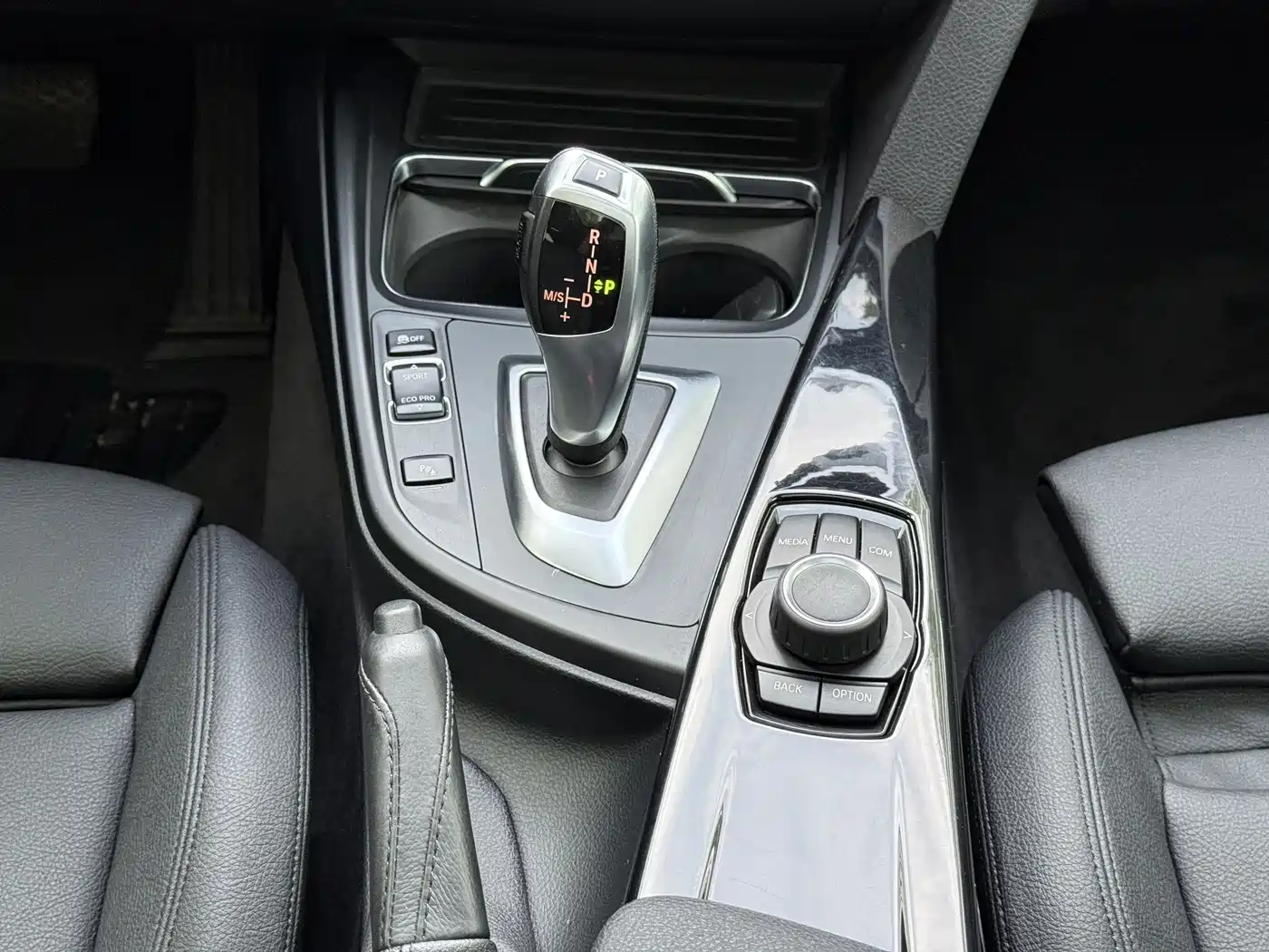 BMW 3 Series GT 2018 320i Fashion фото 13
