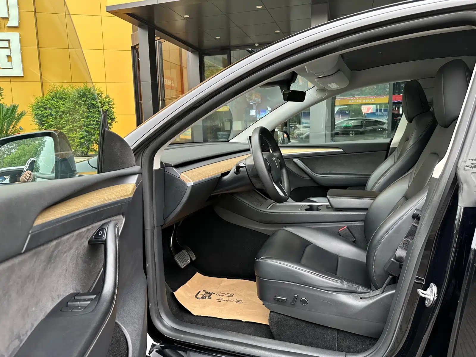 Photo 16 - Tesla Model Y
