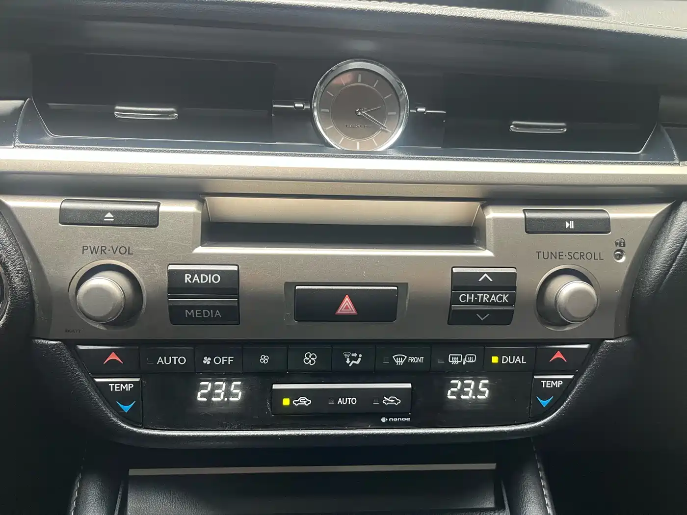 Lexus ES 2015 200 Elite Edition фото 32