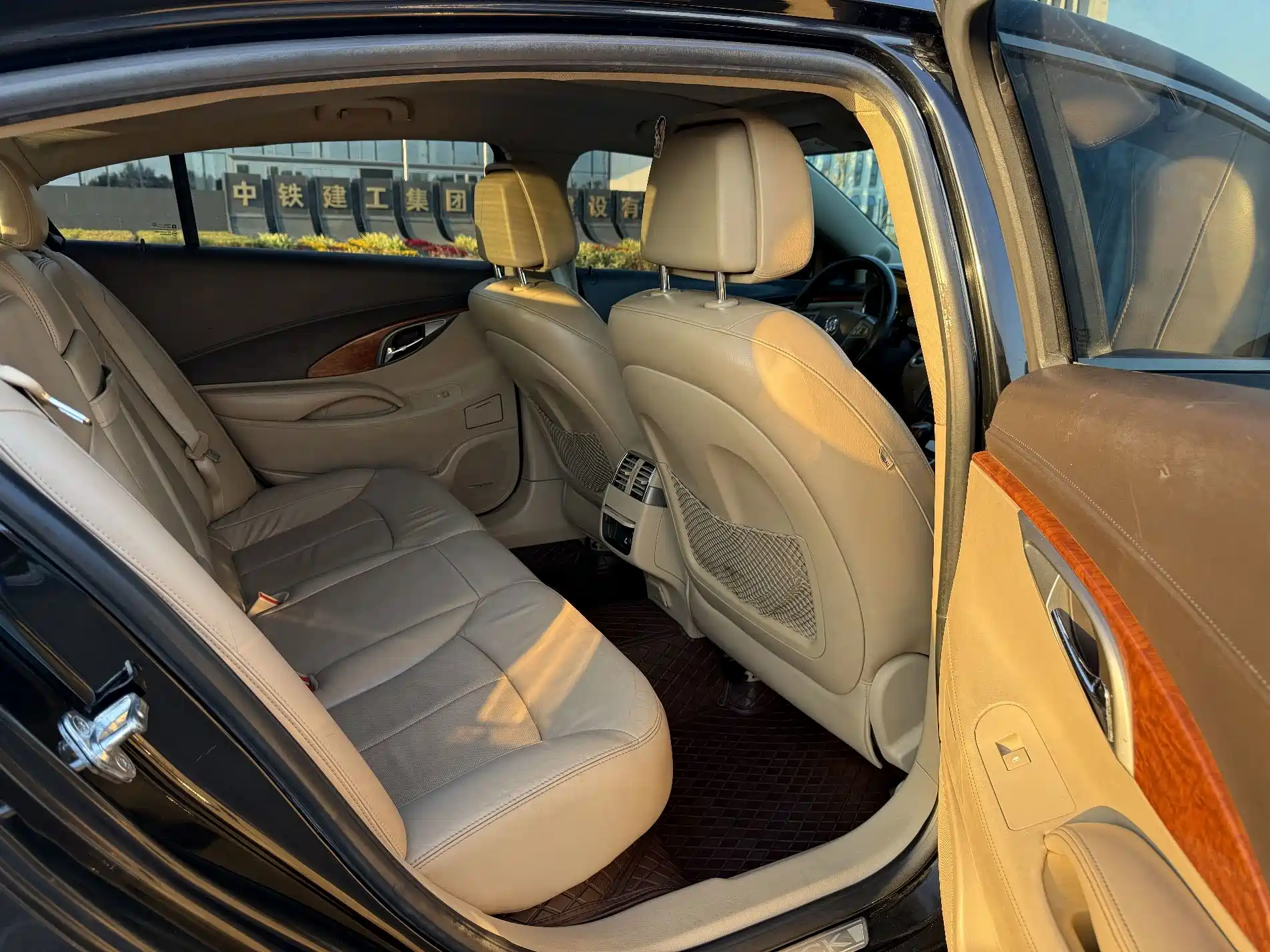 Photo 8 - Buick LaCrosse