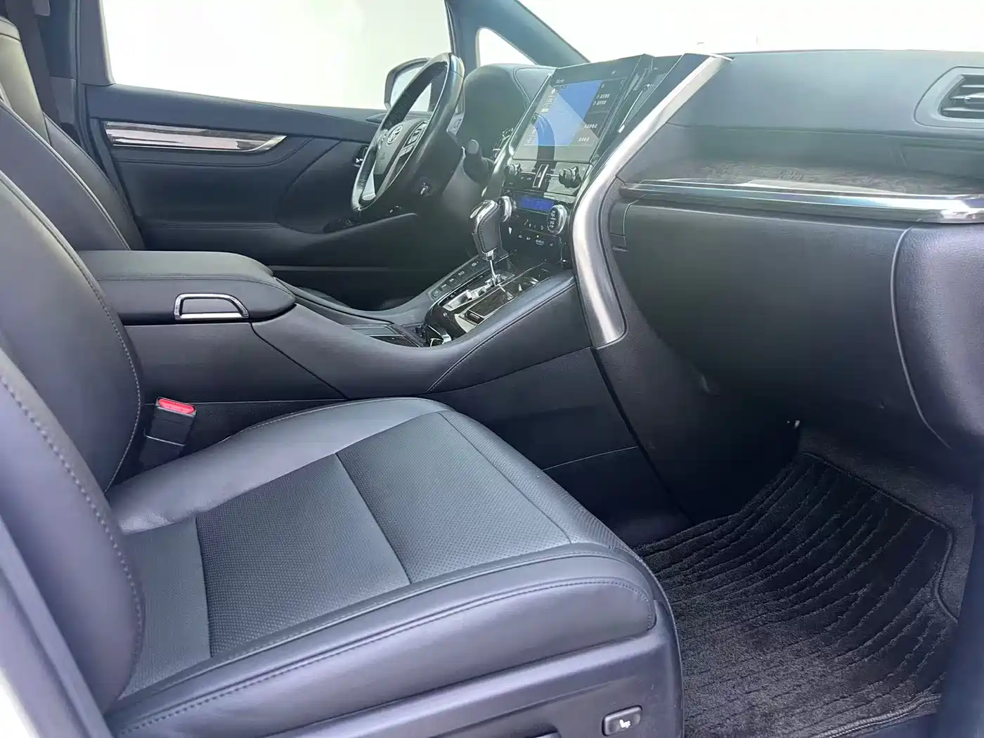 Toyota Alphard 2021 Hybrid 2.5L Premium фото 5
