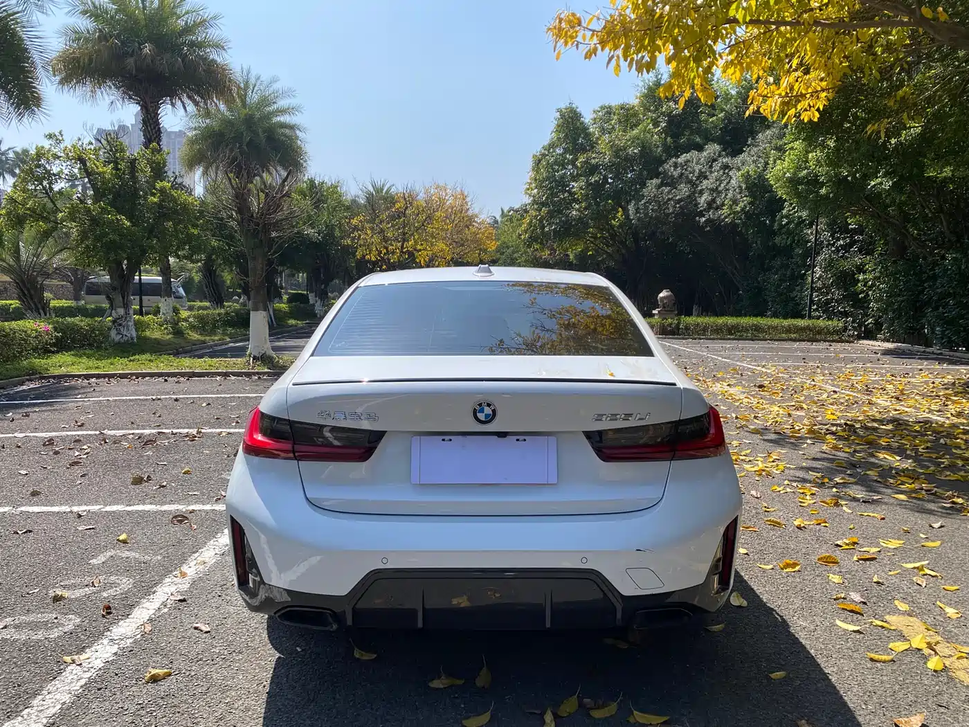 BMW 3 Series 2023 325Li M Sport Black Night Package фото 8
