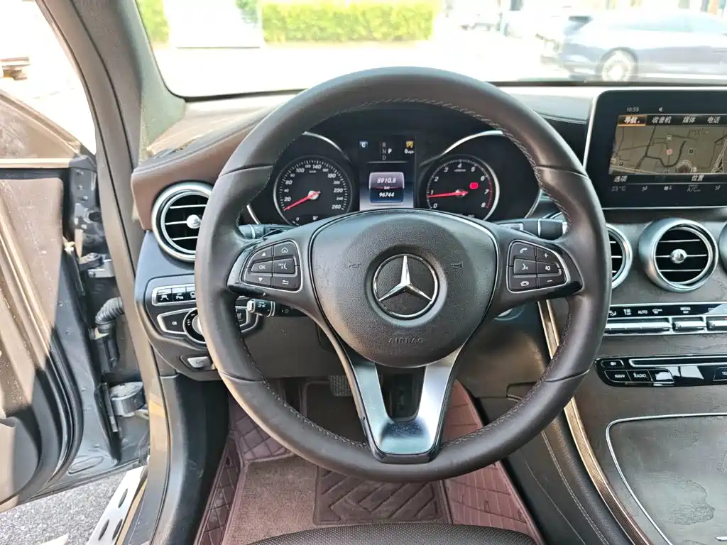 Фото 13 - Mercedes-Benz GLC