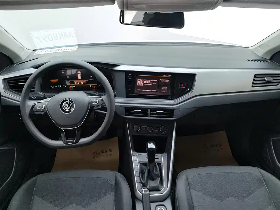 VOLKSWAGEN POLO