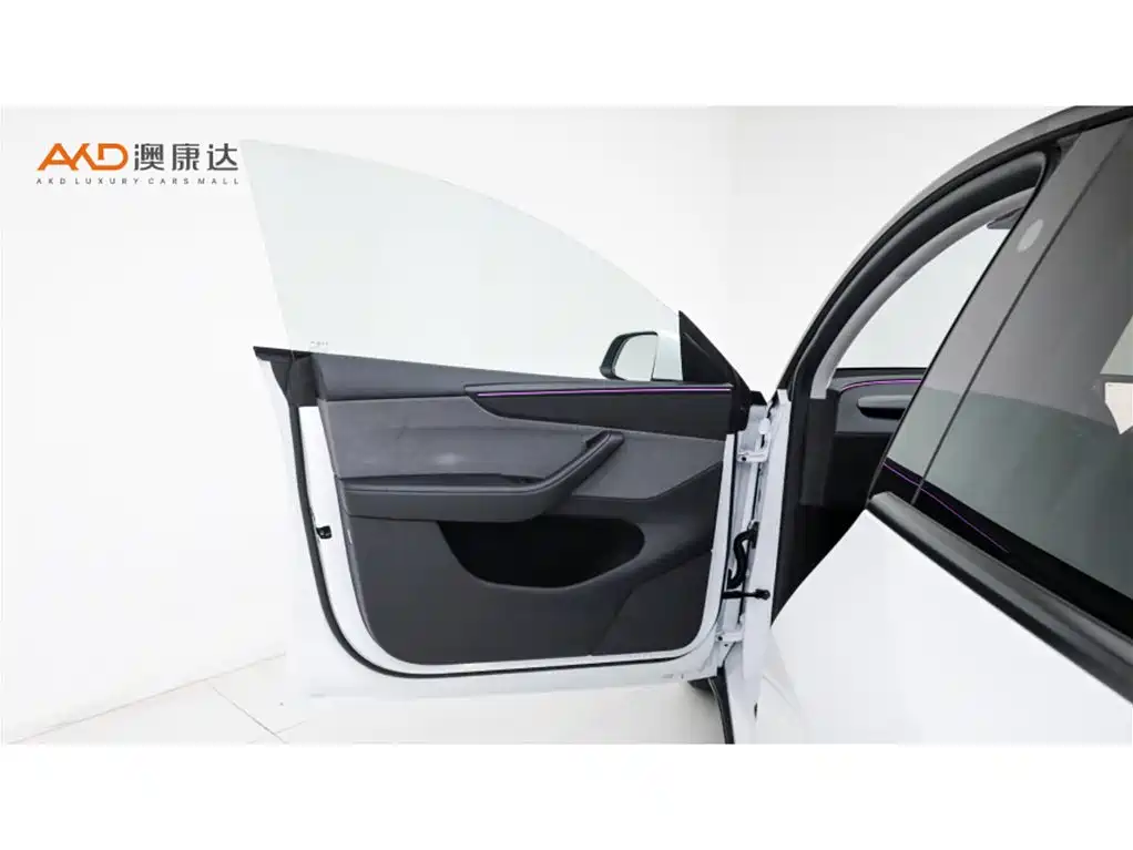 Photo 10 - Tesla Model Y
