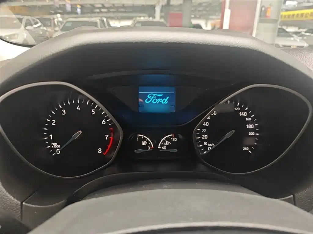 Фото 4 - Ford Focus