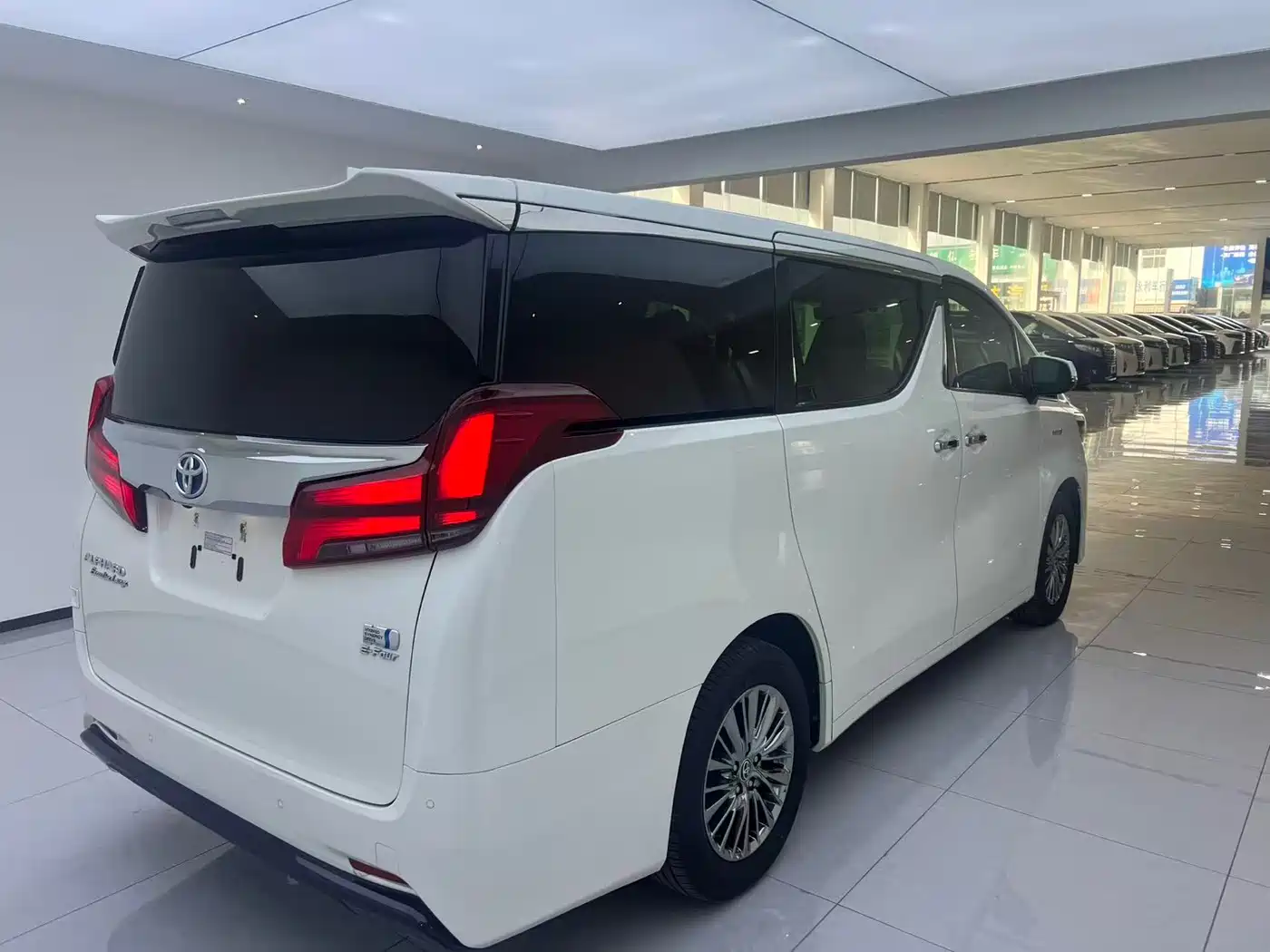 Toyota Alphard 2021 Hybrid 2.5L Premium фото 9