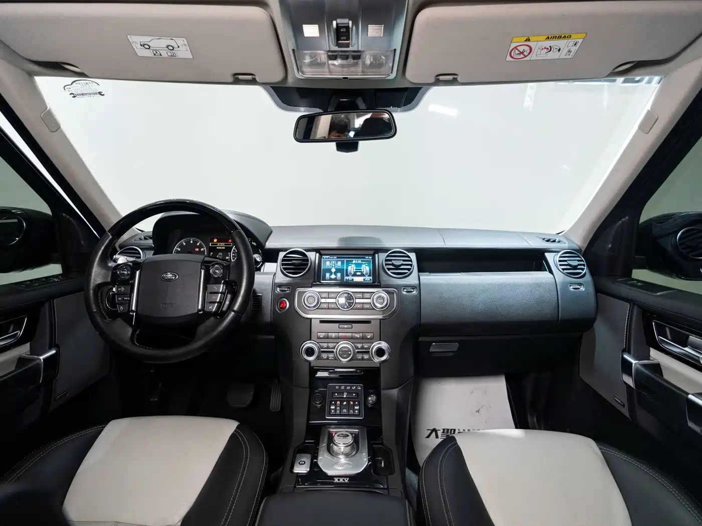 Land Rover Discovery 2014 3.0 SC V6 XXV Edition фото 6